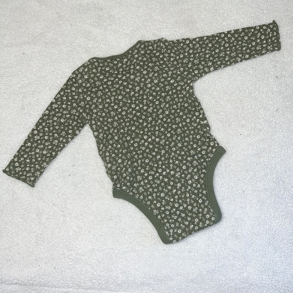 ✨4 FOR $15✨ FLORAL BODYSUIT - Picture 2 of 3